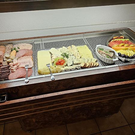 Hotel Zur Krone Хаселфелде Екстериор снимка