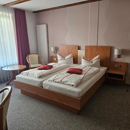 Hotel Zur Krone Хаселфелде Екстериор снимка