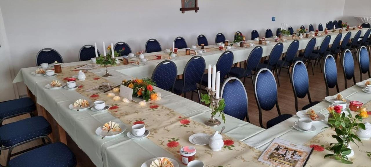 Hotel Zur Krone Хаселфелде Екстериор снимка