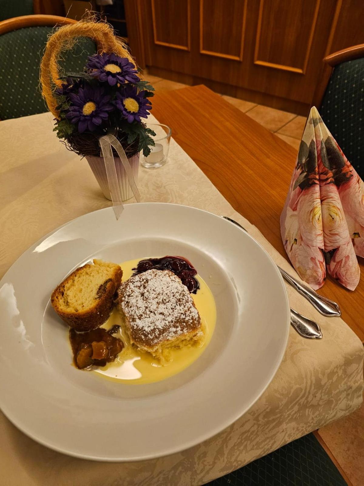 Hotel Zur Krone Хаселфелде Екстериор снимка