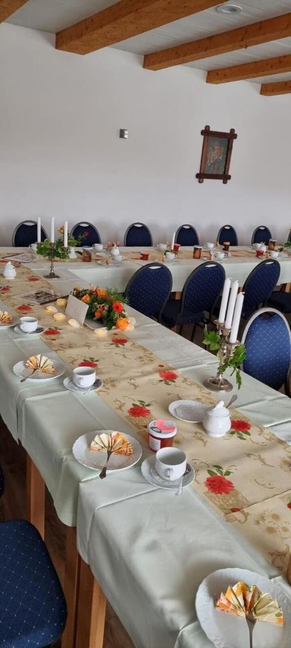Hotel Zur Krone Хаселфелде Екстериор снимка