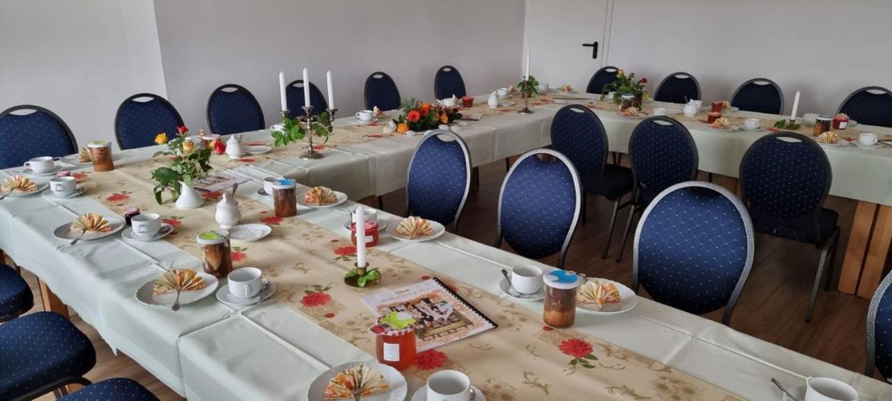 Hotel Zur Krone Хаселфелде Екстериор снимка