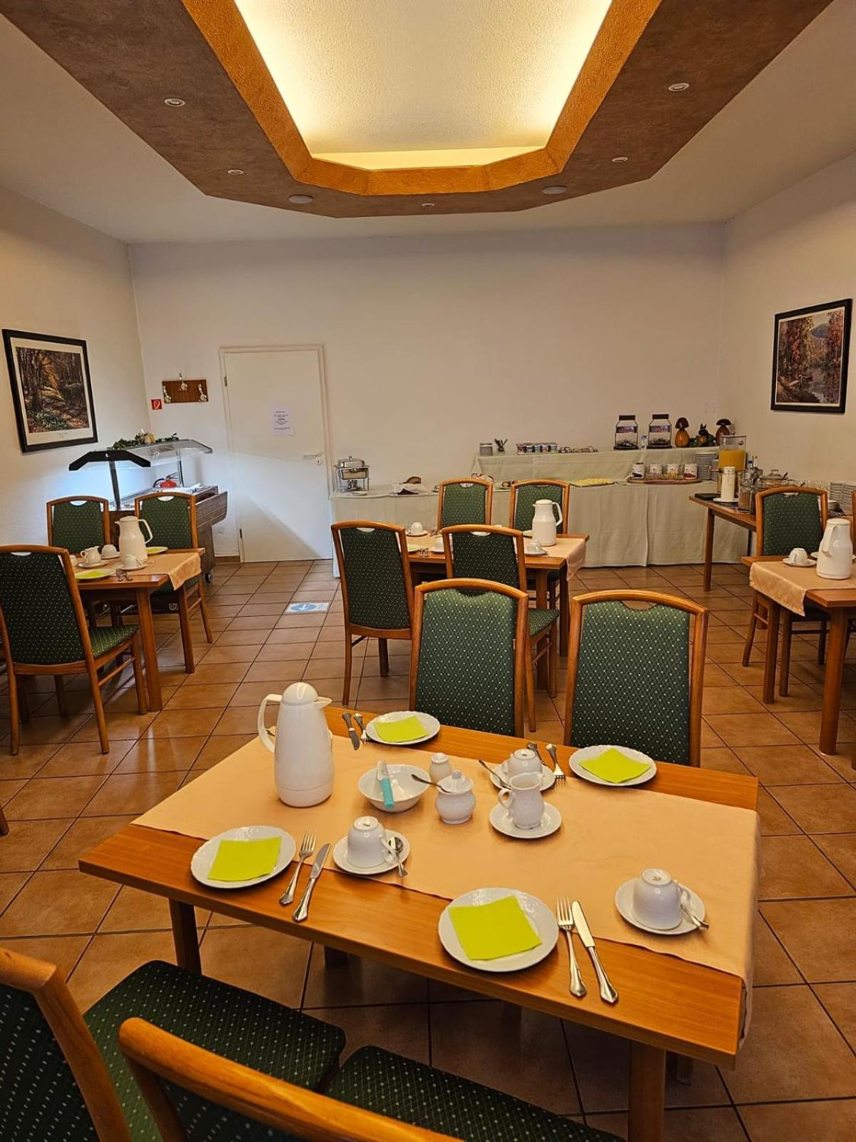 Hotel Zur Krone Хаселфелде Екстериор снимка