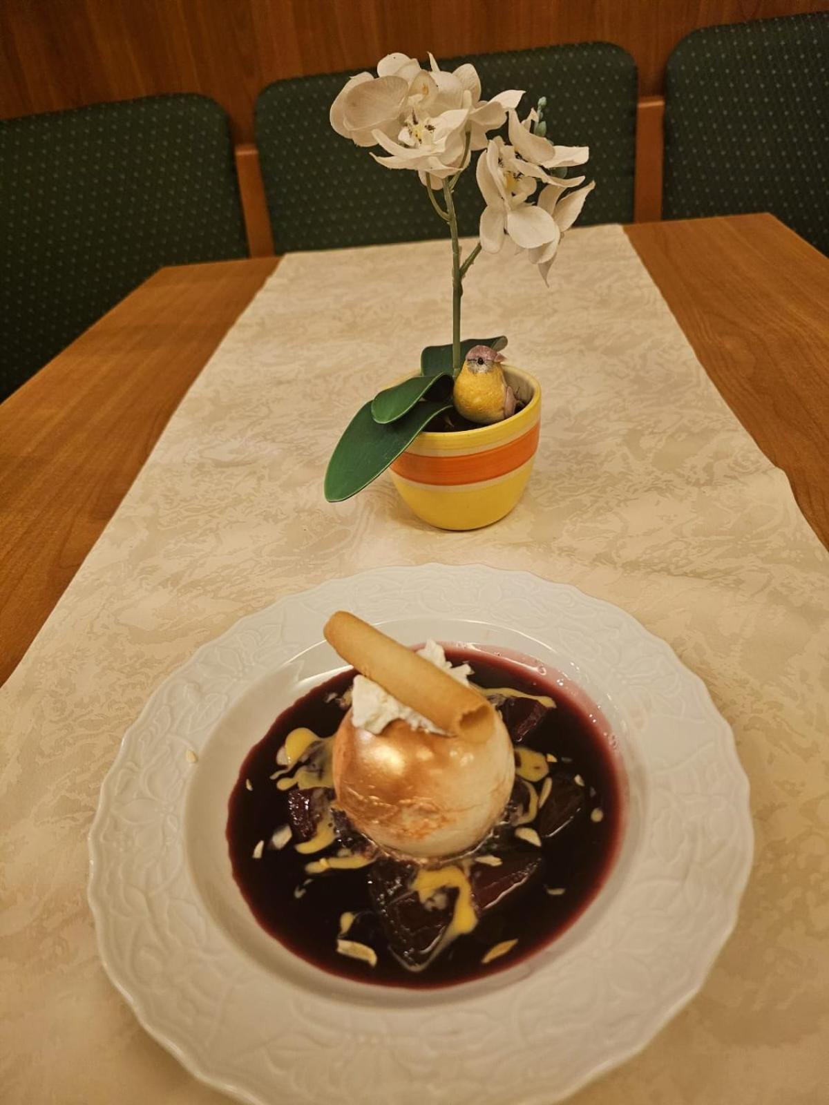 Hotel Zur Krone Хаселфелде Екстериор снимка