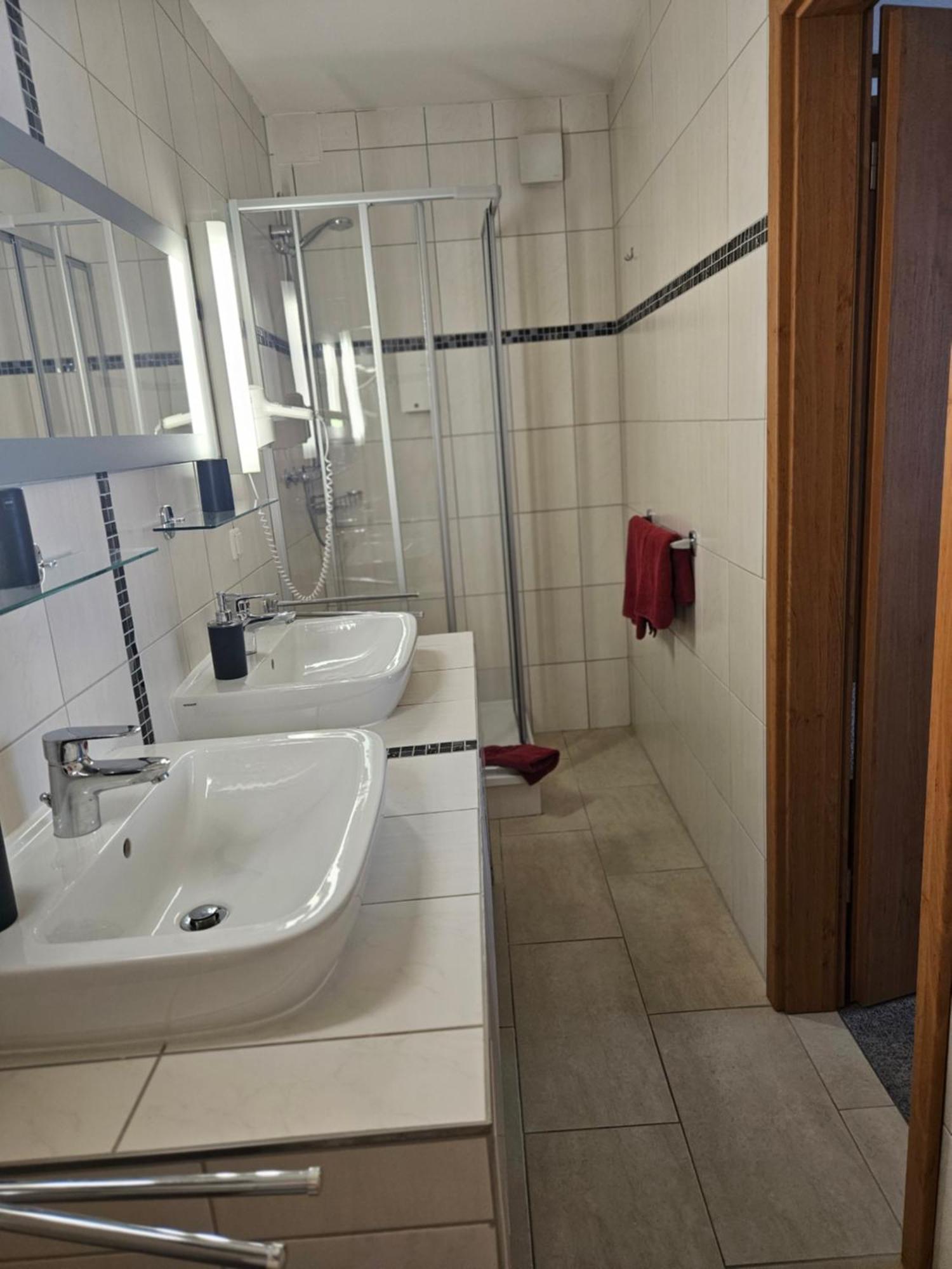Hotel Zur Krone Хаселфелде Екстериор снимка
