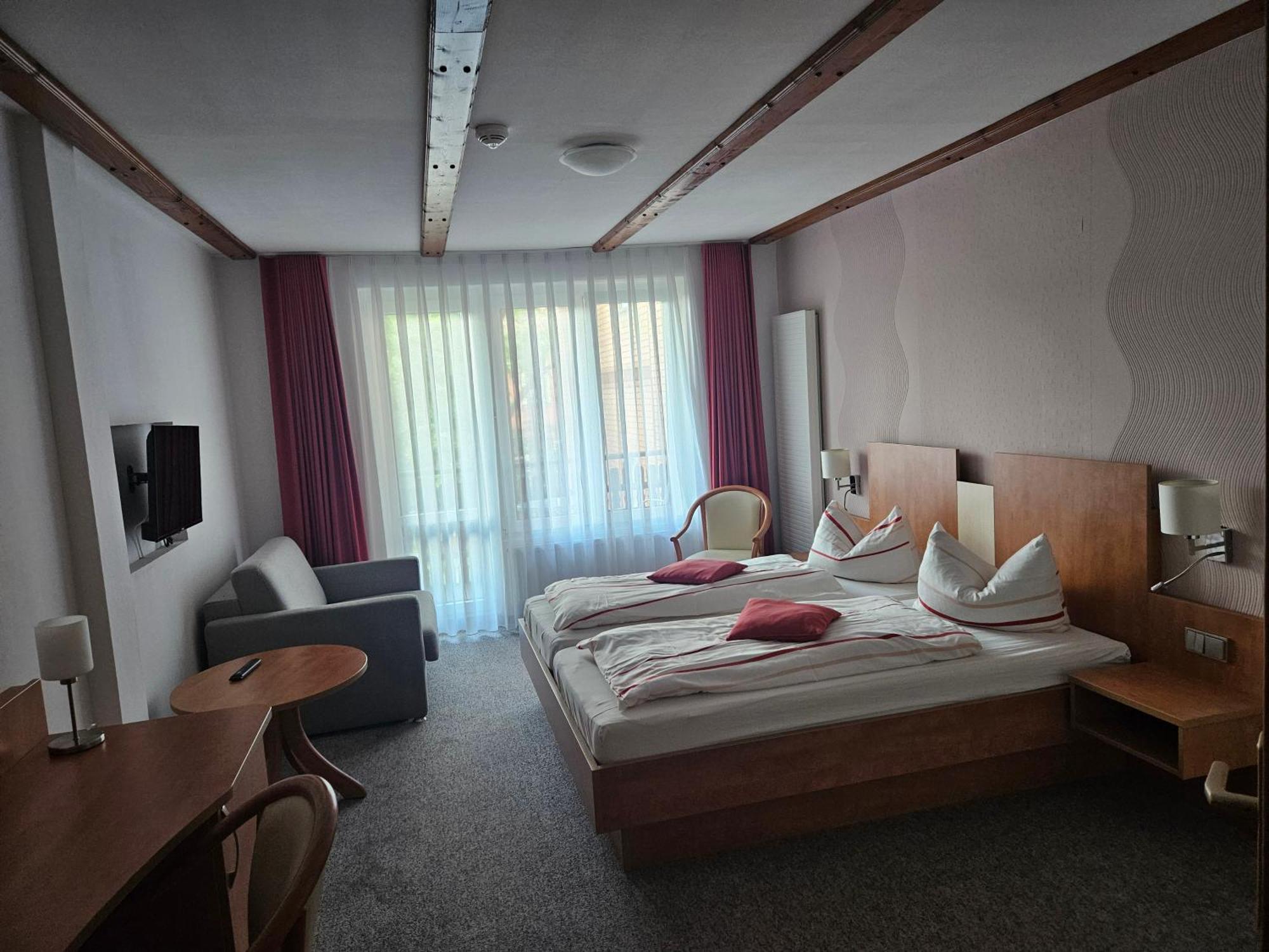 Hotel Zur Krone Хаселфелде Екстериор снимка